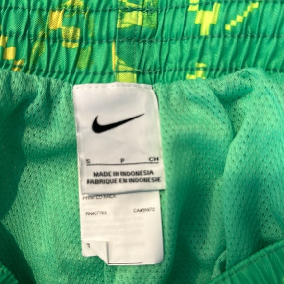 NEW Nike Men's 7" Green Print Swoosh Swim Trunks- Size Small - Picture 8 of 9